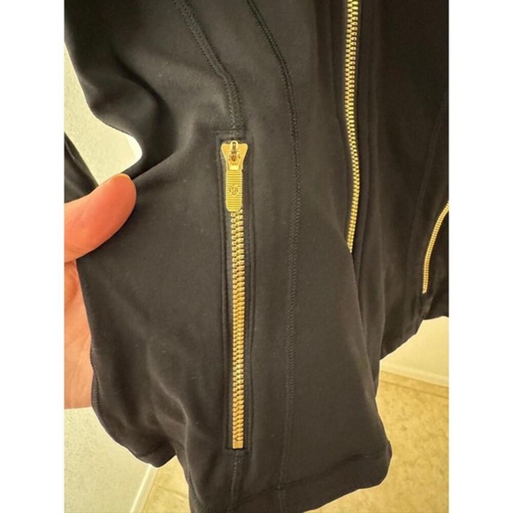 lululemon Define Cropped Jacket Nulu in Black/Gold/Gold Sz 4 NWT $128R - Picture 6 of 11